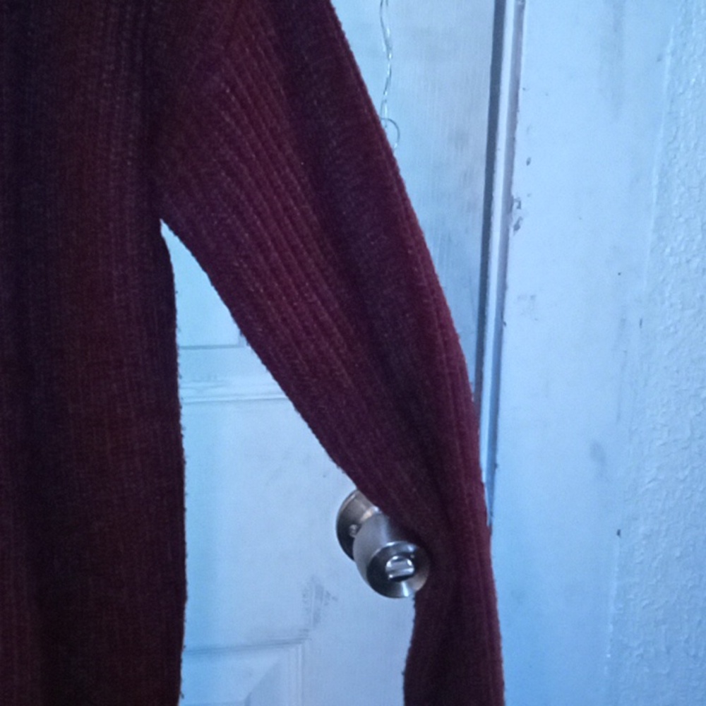 Maroon sweater - Picture 2 of 4